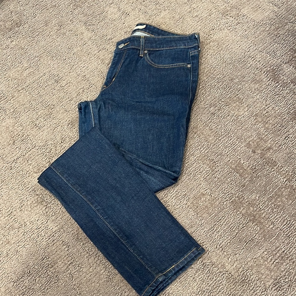 Levi’s 711 SKINNY WOMEN'S JEANS - sz 28